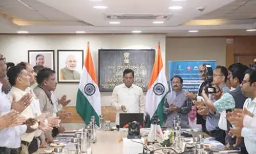 கடல்சார் துறையை வலுப்படுத்த சாகர் சம்பர்க் என்ற உலகளாவிய வழிகாட்டும் செயற்கைகோள் முறை - மத்திய மந்திரி சர்பானந்த சோனாவால் தொடங்கிவைத்தார் கடல்சார் துறையை வலுப்படுத்த சாகர் சம்பர்க் என்ற உலகளாவிய வழிகாட்டும் செயற்கைகோள் முறை - மத்திய மந்திரி சர்பானந்த சோனாவால் தொடங்கிவைத்தார்