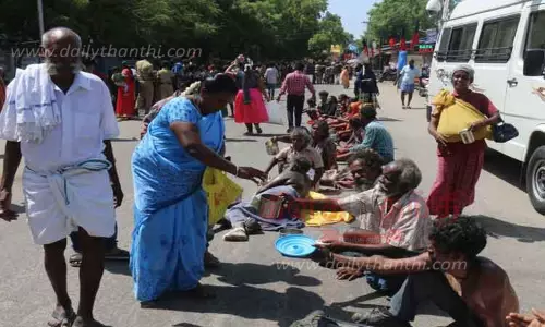 மாம்பழ சங்க பண்டிகை; ஏழைகளுக்கு கிறிஸ்தவர்கள் தர்மம் வழங்கினர்