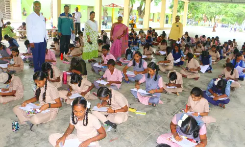 மாணவ-மாணவிகளுக்கு கட்டுரை, பேச்சுப் போட்டி