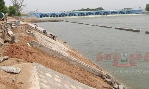 கல்லணை காவிரி-வெண்ணாற்றில் குளியல் தொட்டி கல்லணை காவிரி-வெண்ணாற்றில் குளியல் தொட்டி