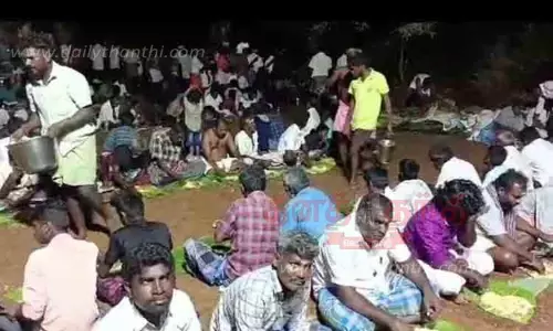 மேலூர் அருகே ஆண்கள் மட்டுமே பங்கேற்ற விழாவில் ஆடு, கோழி பலியிட்டு பக்தர்களுக்கு விருந்து