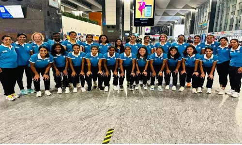 இந்திய மகளிர் ஆக்கி அணி ஜெர்மனி மற்றும் ஸ்பெயின் தொடர்களுக்காக புறப்பட்டது..!!