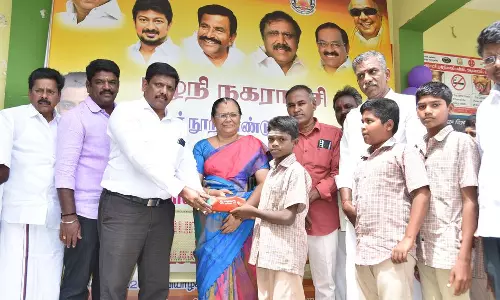 பள்ளி மாணவர்களுக்கு கல்வி உபகரணங்கள்