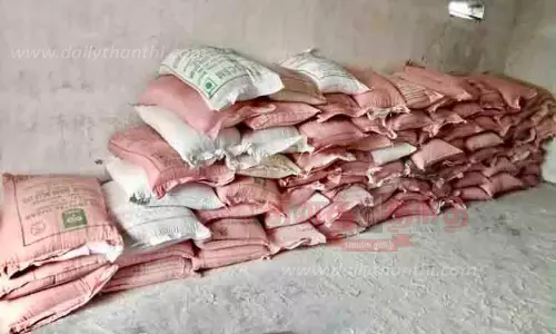 ரேஷன் அரிசியை கடத்தி அரைத்து மாவு மூடைகளாக பதுக்கல், குடோனுக்கு `சீல்