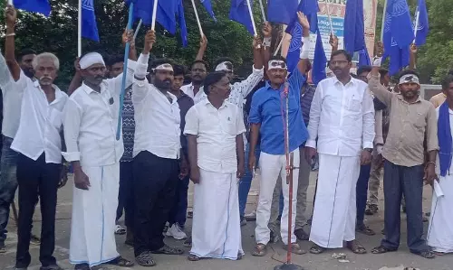 இந்திய குடியரசு கட்சியினர் ஆர்ப்பாட்டம்