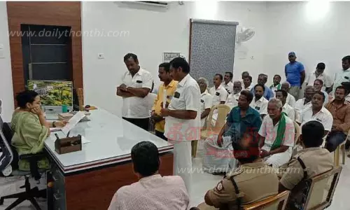 அமைதி கூட்டத்தில் இருந்து விவசாயிகள் வெளிநடப்பு