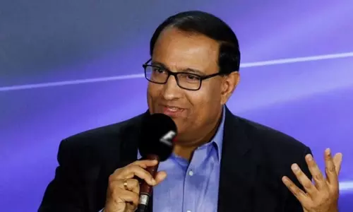 இந்திய வம்சாவளி மந்திரி நாட்டை விட்டு வெளியேற தடை - சிங்கப்பூர் அரசு நடவடிக்கை இந்திய வம்சாவளி மந்திரி நாட்டை விட்டு வெளியேற தடை - சிங்கப்பூர் அரசு நடவடிக்கை