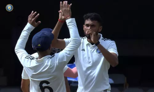 துலீப் கோப்பை கிரிக்கெட் இறுதிப்போட்டி: கவேரப்பா அபார பந்துவீச்சு - மேற்கு மண்டல அணி 146 ரன்னில் ஆல் அவுட்...!