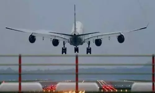 இடி-மின்னலுடன் பலத்த மழை; சென்னையில் விமான சேவை பாதிப்பு - ஜெர்மன் விமானம் பெங்களூருவுக்கு திருப்பிவிடப்பட்டது இடி-மின்னலுடன் பலத்த மழை; சென்னையில் விமான சேவை பாதிப்பு - ஜெர்மன் விமானம் பெங்களூருவுக்கு திருப்பிவிடப்பட்டது