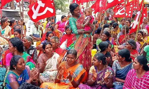 மலைவாழ் மக்கள் காத்திருப்பு போராட்டம் வாபஸ்