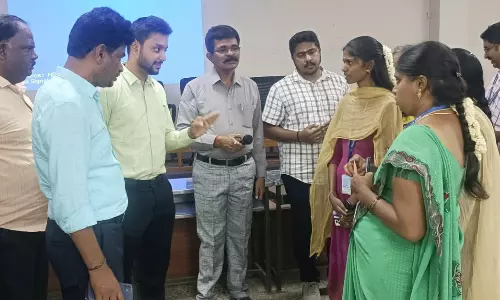 மகளிர் உரிமை தொகை வழங்கும் திட்டம் குறித்து தன்னார்வலர்களுக்கு பயிற்சி