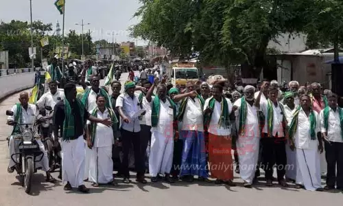 விவசாயிகள் 10-வது நாளாக காத்திருப்பு போராட்டம்