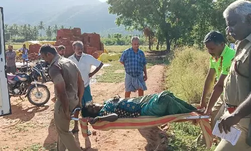 கொடைரோடு அருகே கிணற்றில் தவறி விழுந்த பெண் மீட்பு கொடைரோடு அருகே கிணற்றில் தவறி விழுந்த பெண் மீட்பு