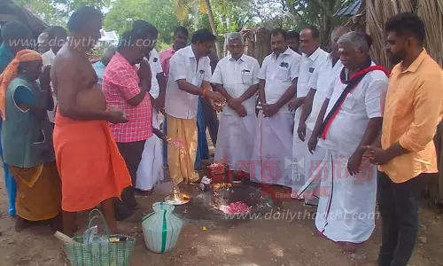சிமெண்டு சாலை அமைக்க பூமி பூஜை