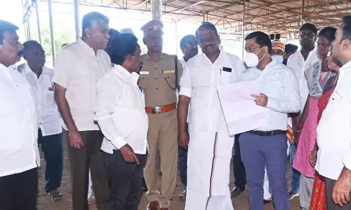 கள்ளக்குறிச்சியில் 19-ந்தேதி நலத்திட்ட உதவிகள் வழங்கும் நிகழ்ச்சி: விழா மேடை அமைக்கும் பணியை கலெக்டர் ஷ்ரவன்குமார் ஆய்வு