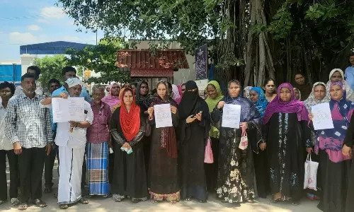 சங்கராபுரம் அருகே குடியிருப்பு பகுதியில் செல்போன் கோபுரம் அமைப்பதை தடுத்து நிறுத்த நடவடிக்கை கலெக்டரிடம் பொதுமக்கள் மனு