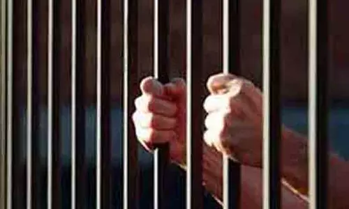 வாலிபரை தாக்கிய 2 பேருக்கு 3 ஆண்டு சிறை வாலிபரை தாக்கிய 2 பேருக்கு 3 ஆண்டு சிறை