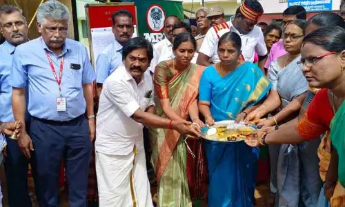 எம்.ஆர்.எப். நிறுவன சமூக பங்களிப்பாக ரூ.2 கோடியில் பள்ளி வகுப்பறை கட்ட அடிக்கல்