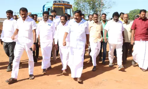 மேடை, பந்தல் அமைக்கும் இடத்தை அமைச்சர் கே.என்.நேரு ஆய்வு