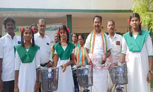 570 மாணவ-மாணவிகளுக்கு இலவச சைக்கிள்; எம்.எல்.ஏ. வழங்கினார் 570 மாணவ-மாணவிகளுக்கு இலவச சைக்கிள்; எம்.எல்.ஏ. வழங்கினார்