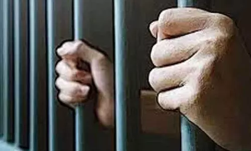 கல்லூரி மாணவர் கொலை வழக்கில் தந்தை, மகன் உள்பட 4 பேருக்கு ஆயுள் தண்டனை