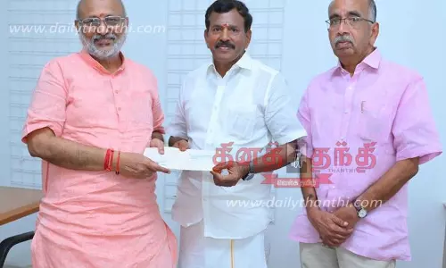 பெருந்துறை பகுதியில் விபத்துகளை தடுக்க 4 வழிச்சாலையில் மேம்பாலங்கள்; ஜார்க்கண்ட் கவர்னரிடம் தோப்பு வெங்கடாசலம் மனு