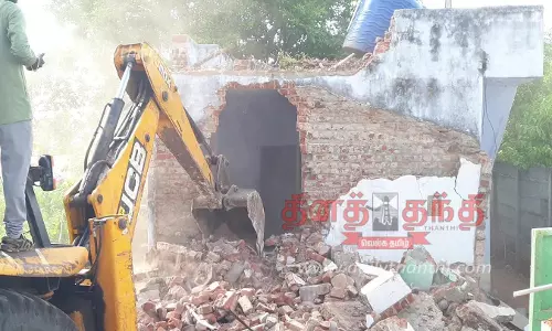 கோபியில் ஆக்கிரமித்து கட்டப்பட்ட 13 வீடுகள் இடித்து அகற்றம்