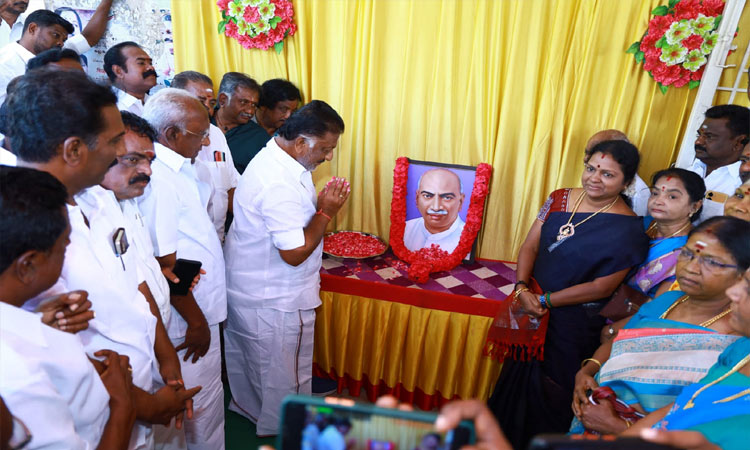 முன்னாள் முதல்-அமைச்சர் காமராஜர் பிறந்தநாள் -  ஒ. பன்னீர் செல்வம் மரியாதை