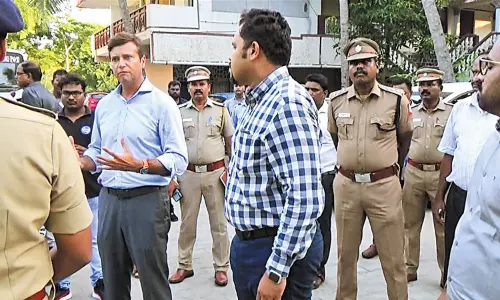 மாமல்லபுரத்தில் சர்வதேச அலைச்சறுக்கு போட்டி முன்னேற்பாடுகள் - விளையாட்டு மேம்பாட்டு துறை செயலர் ஆய்வு மாமல்லபுரத்தில் சர்வதேச அலைச்சறுக்கு போட்டி முன்னேற்பாடுகள் - விளையாட்டு மேம்பாட்டு துறை செயலர் ஆய்வு