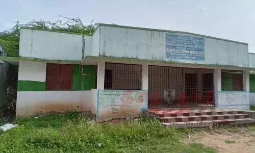 பூட்டி கிடக்கும் கிராம சேவை மைய கட்டிடம்