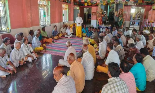 சப்-கலெக்டர் அலுவலகம் நோக்கி ஊர்வலம்