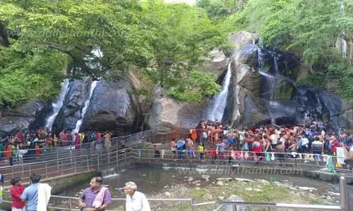 குற்றாலம் அருவிகளில் நீர்வரத்து குறைந்தது