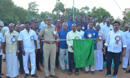 காமராஜர் பிறந்தநாளையொட்டிமினி மாரத்தான் ஓட்டம்:போலீஸ் சூப்பிரண்டு தொடங்கி வைத்தார்