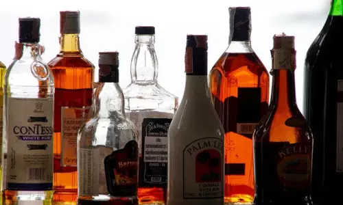 டாஸ்மாக் கடையை உடைத்து 62 மது பாட்டில்கள் திருட்டு