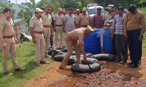 300 லிட்டர் சாராயம் அழிப்பு