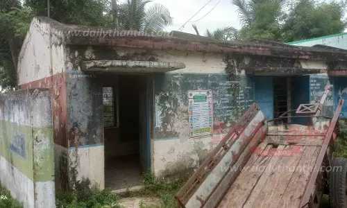 மகளிர் குழு கட்டிடத்தை இடிக்க வேண்டும்