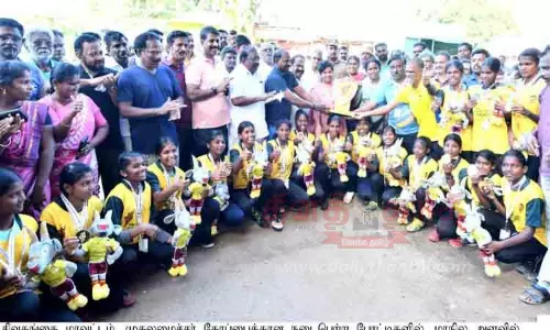 தங்கப்பதக்கம் வென்ற சிவகங்கை மாணவிகள்