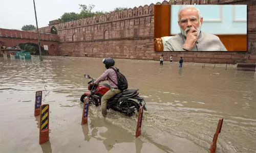 டெல்லி வெள்ளபாதிப்பு நிலவரம் குறித்து துணைநிலை கவர்னரிடம்  கேட்டறிந்தார் பிரதமர் மோடி