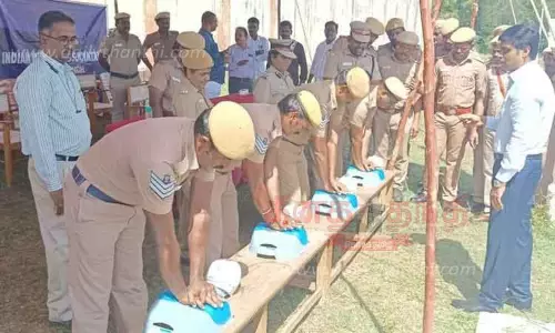 வேலூர் மத்திய ஜெயில் காவலர்களுக்கு முதலுதவி பயிற்சி