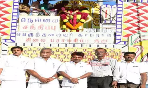 காமராஜர் சிலைக்கு தட்சணமாற நாடார் சங்க நிர்வாகிகள் மாலை அணிவிப்பு காமராஜர் சிலைக்கு தட்சணமாற நாடார் சங்க நிர்வாகிகள் மாலை அணிவிப்பு