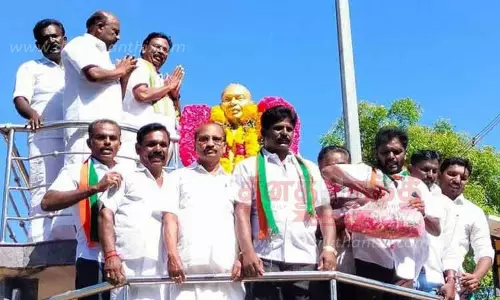 காமராஜர் சிலைக்கு ரூபி மனோகரன் எம்.எல்.ஏ. மரியாதை