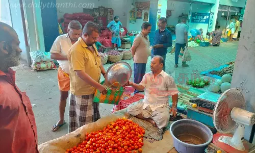 தஞ்சையில் இதுவரை இல்லாத அளவுக்கு தக்காளி விலை கிடு கிடு உயர்வு தஞ்சையில் இதுவரை இல்லாத அளவுக்கு தக்காளி விலை கிடு கிடு உயர்வு