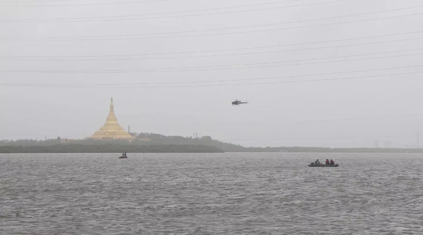 மலாடு மார்வே பகுதியில் கழிமுகத்தில் குளித்த 3 சிறுவர்கள் மாயம் - ஹெலிகாப்டர் மூலம் தேடும் பணி தீவிரம் மலாடு மார்வே பகுதியில் கழிமுகத்தில் குளித்த 3 சிறுவர்கள் மாயம் - ஹெலிகாப்டர் மூலம் தேடும் பணி தீவிரம்