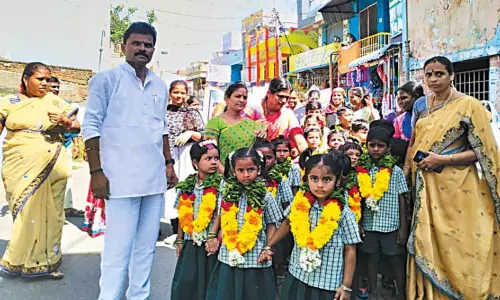 பள்ளிப்பட்டில் அரசு பள்ளியில் காமராஜர் பிறந்த நாள் விழா கொண்டாட்டம் பள்ளிப்பட்டில் அரசு பள்ளியில் காமராஜர் பிறந்த நாள் விழா கொண்டாட்டம்