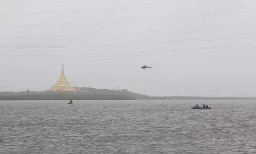 மலாடு மார்வே பகுதியில் கழிமுகத்தில் குளித்த 3 சிறுவர்கள் மாயம் - ஹெலிகாப்டர் மூலம் தேடும் பணி தீவிரம் மலாடு மார்வே பகுதியில் கழிமுகத்தில் குளித்த 3 சிறுவர்கள் மாயம் - ஹெலிகாப்டர் மூலம் தேடும் பணி தீவிரம்