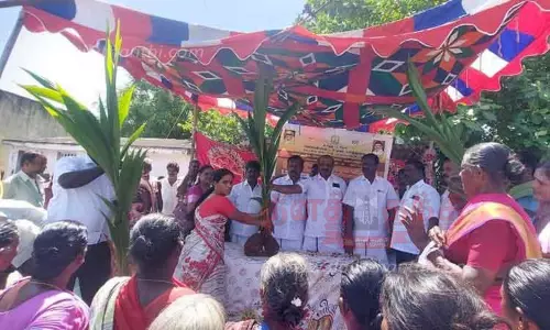 ஆயிரம் குடும்பங்களுக்கு இலவச  தென்னங்கன்றுகள்