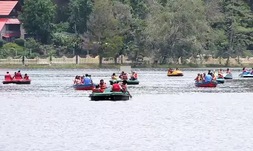 வாரவிடுமுறையையொட்டி கொடைக்கானலில் குவிந்த சுற்றுலா பயணிகள்