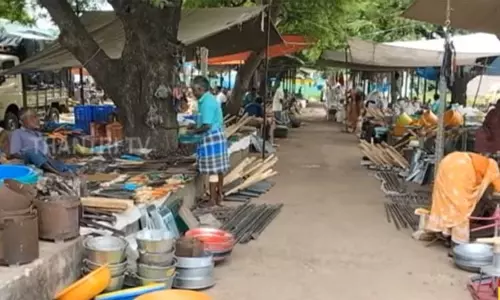 காய்கறிகளின் விலை உயர்வால் வெறிச்சோடி காணப்பட்ட போச்சம்பள்ளி வாரச்சந்தை..!