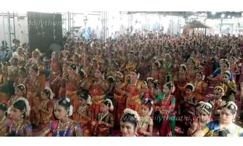 407 மாணவிகள் பரத நாட்டியம் ஆடி உலக சாதனை நிகழ்ச்சி