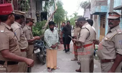 ரவுடி, கஞ்சா வியாபாரி வீடுகளில் போலீசார் அதிரடி சோதனை ரவுடி, கஞ்சா வியாபாரி வீடுகளில் போலீசார் அதிரடி சோதனை